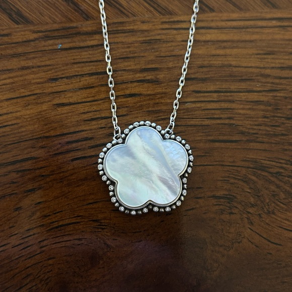 Iridescent Brighton necklace - Picture 3 of 5